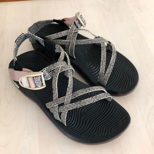 Size 6 Women’s Chacos